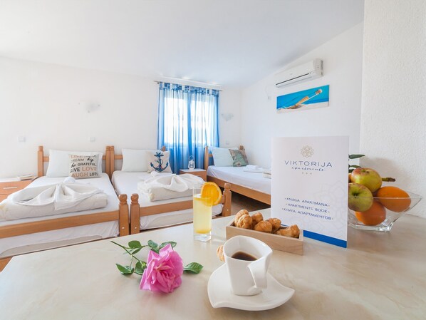 Iron/ironing board, WiFi, bed sheets