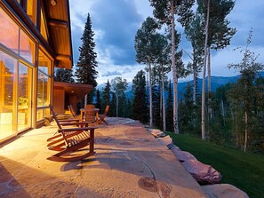 House, 6 Bedrooms | Balcony