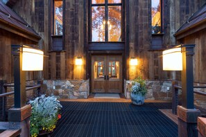 House, 5 Bedrooms | Exterior