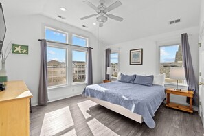 4 makuuhuonetta, silitysrauta/-lauta, ilmainen Wi-Fi, vuodevaatteet