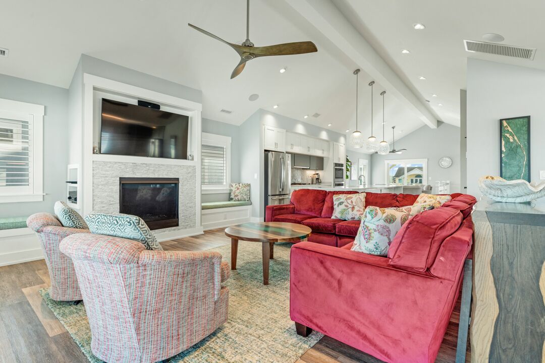 Coastal LegaSea, New 9 Bedroom Oceanfront Home in Nags Head