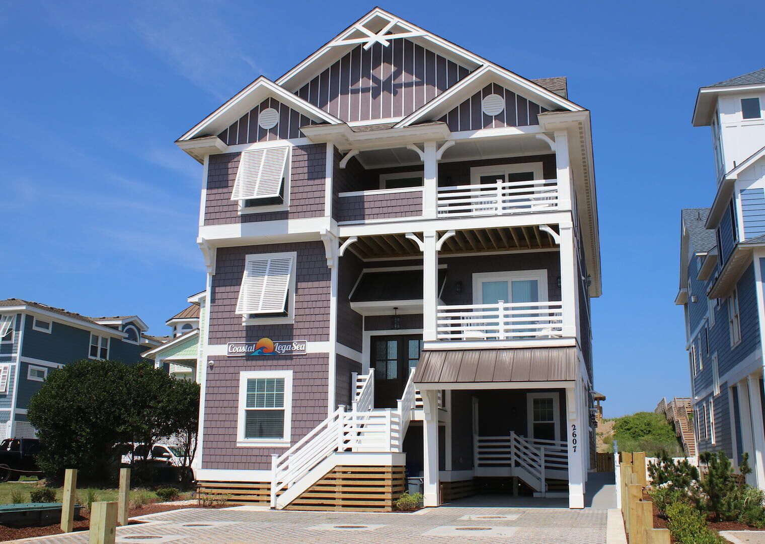 Coastal LegaSea, New 9 Bedroom Oceanfront Home in Nags Head