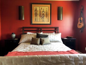 3 bedrooms, desk, iron/ironing board, free WiFi - The Manor @ South Park (San Diego)