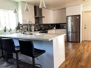 Fridge, microwave, oven, stovetop - The Manor @ South Park (San Diego)