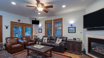 House, Multiple Beds (COLUMBINE HOUSE) | Living room | Flat-screen TV, fireplace