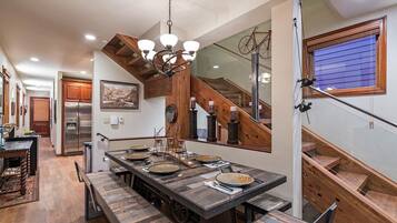 House, Multiple Beds (COLUMBINE HOUSE) | Private kitchen | Fridge, microwave, stovetop, dishwasher