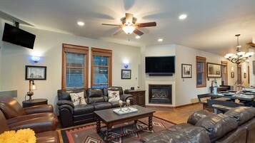 House, Multiple Beds (COLUMBINE HOUSE) | Living room | Flat-screen TV, fireplace