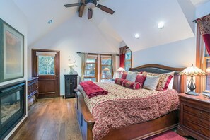 House, Multiple Beds (COLUMBINE HOUSE)