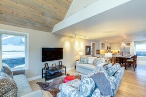 House, Multiple Beds (CHRISTEL) | Living room