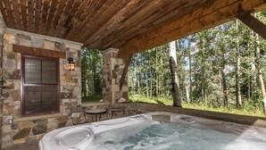 Outdoor spa tub - Elkstone Place 1 by Exceptional Stays (Telluride)