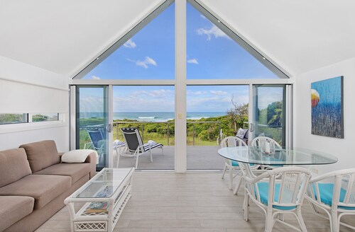 Middle Rock Beach House - absolute ocean in front