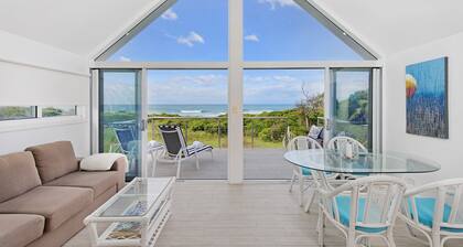 Middle Rock Beach House - absolute ocean in front