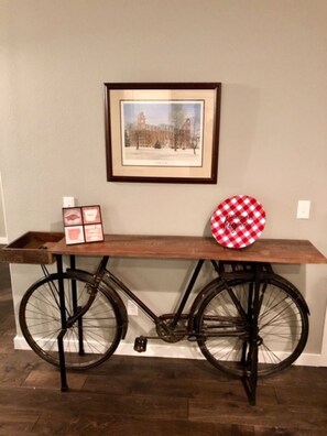 Interior - Close to U of A and Centennial Park (Fayetteville)