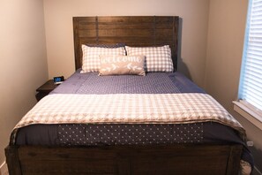 3 bedrooms, free WiFi, bed sheets - Close to U of A and Centennial Park (Fayetteville)