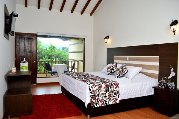 Superior dubbelrum (206 Romeo y Julieta) | Skrivbord, mörkläggningsgardiner och sängkläder