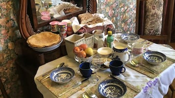 Free daily English breakfast