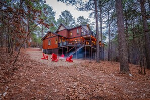 Exterior - Lakefront, stargazing net, accommodates 14 guests! (Broken Bow)