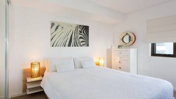 2 soveværelser, skrivebord, strygejern/strygebræt, weekendseng