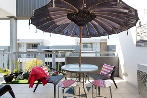 Outdoor dining - Seabreeze - Coastal Living (North Coogee)