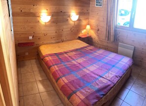 5 bedrooms, iron/ironing board, travel cot, free WiFi