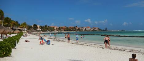 Beach nearby, sun-loungers, beach towels