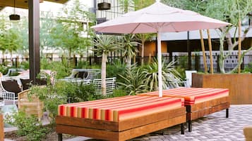 Outdoor pool, cabanas (surcharge), pool umbrellas