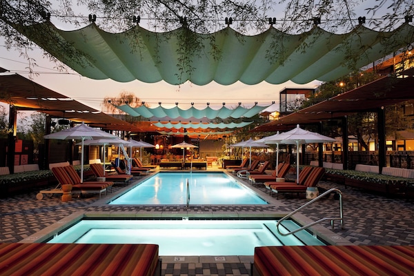 Outdoor pool, cabanas (surcharge), pool umbrellas