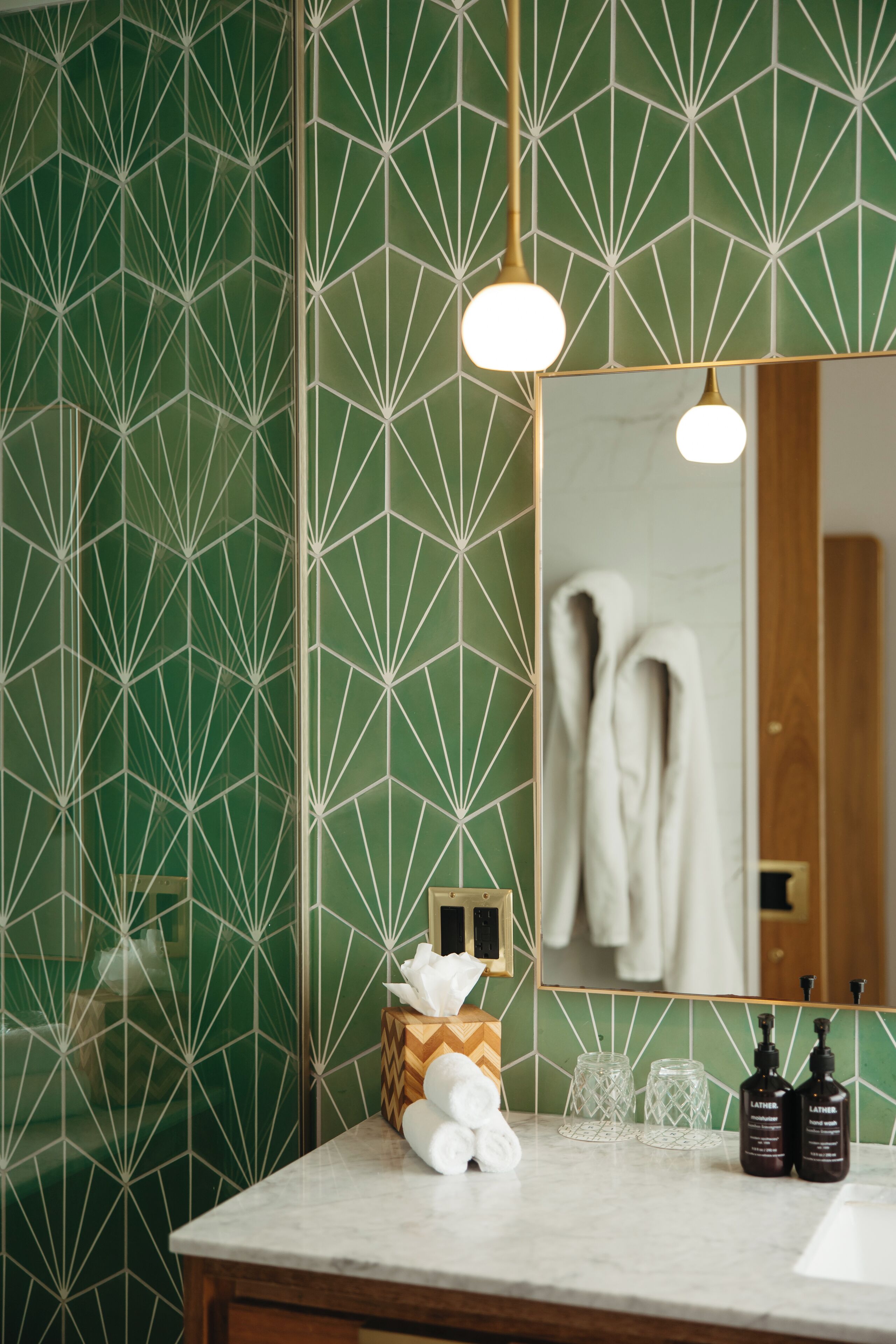 shower, free toiletries, bathrobes, towels