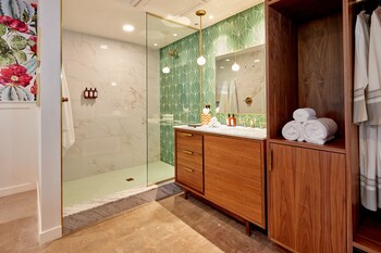 Shower, free toiletries, bathrobes, towels at Rise Uptown Hotel 