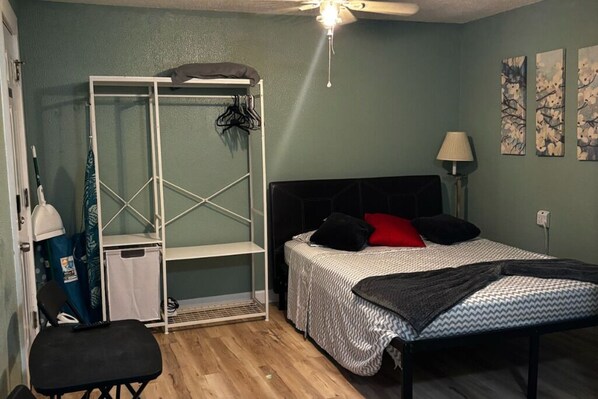 1 bedroom, desk, iron/ironing board, free WiFi