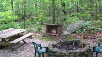 Honeymoon Cabin | Iron/ironing board, free WiFi, bed sheets