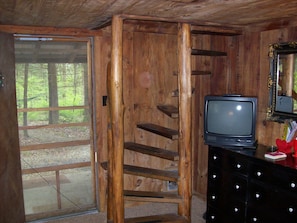 Living area - Garden of Eden Cabins (Cosby)