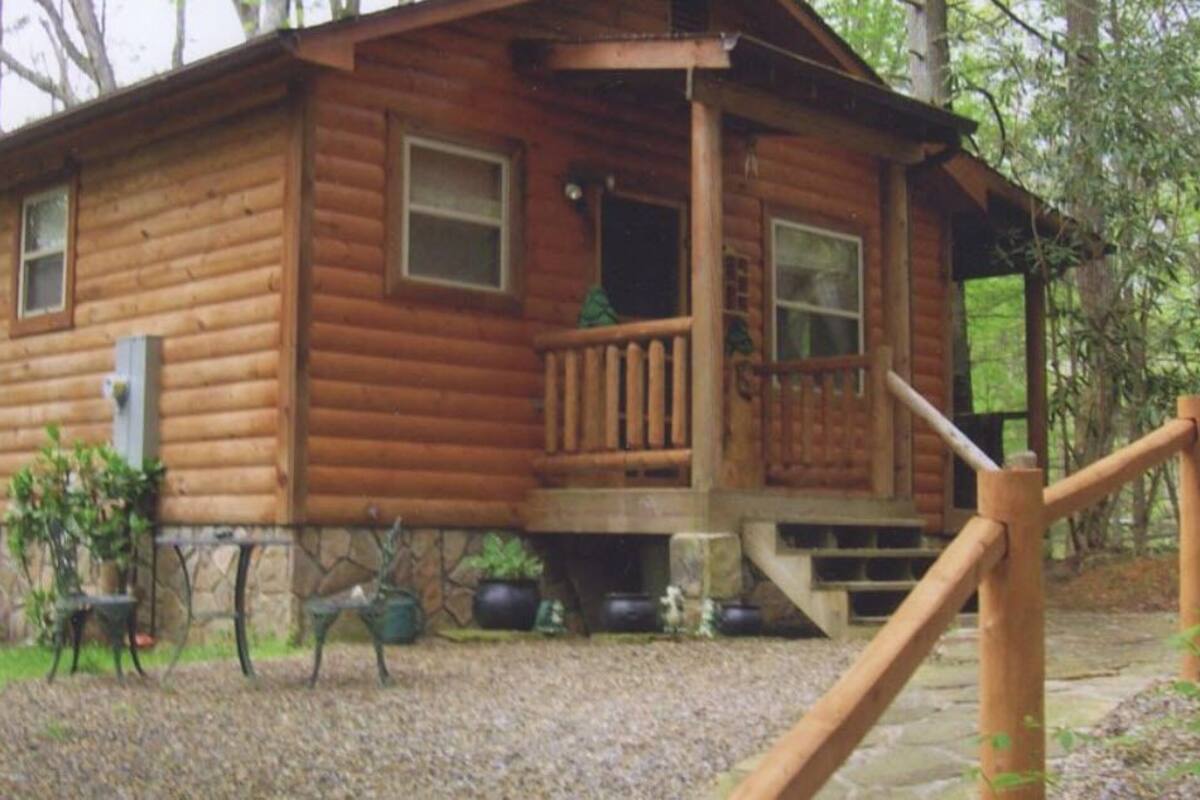 Lullabye Waterfall Cabin | Iron/ironing board, free WiFi, bed sheets