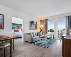 Ropa de cama de alta calidad y cortinas opacas