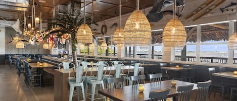 Se sirven comidas y cenas; con vista a la alberca