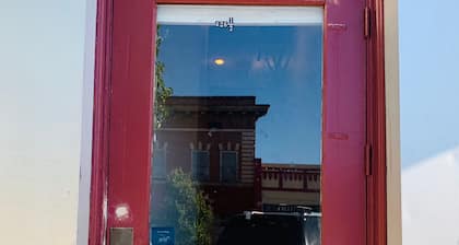 “Green Mile” 1bed/1bath Apt in historic downtown Canon City