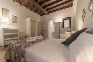 1 habitación, tabla de planchar con plancha y wifi 