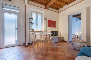 Dining - Cozy and bright 70 sqm apartment, structured on two levels and located on the ground floor of a renovated period building. Perfect for 5 people, the accommodation enjoys an ideal location to easily reach any monument in the historic city center on foot.I (Ferrara)