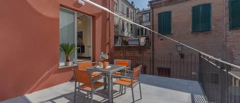 تناول الطعام بالخارج