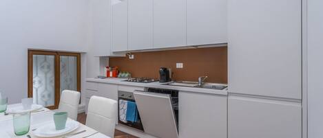 Four, lave-vaisselle