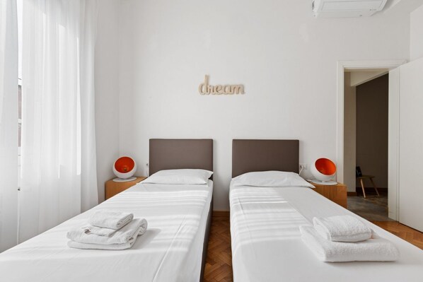 2 chambres, fer et planche à repasser, Wi-Fi, draps fournis
