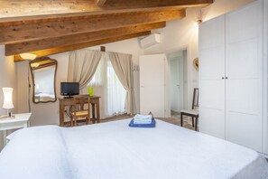 1 habitación, tabla de planchar con plancha y wifi 