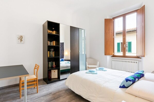 3 bedrooms, desk, iron/ironing board, WiFi