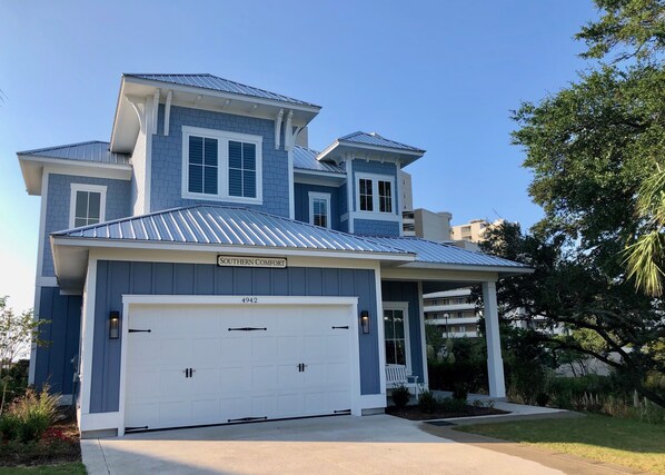 Exterior - Luxurious 5BR North Beach Resort Home w/ 2 Masters, Pool/Elevator & Ocean View (North Myrtle Beach)