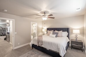 4 bedrooms, iron/ironing board, free WiFi, bed sheets