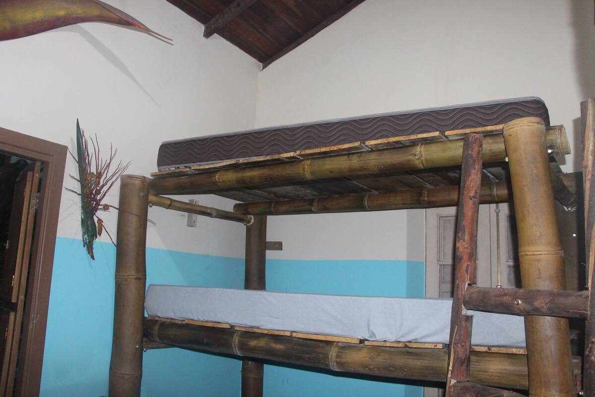 Dormitorio compartido tradicional, solo para hombres, vista a la montaña | Wifi gratis y ropa de cama