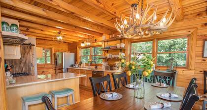 Luxurious Log Cabin with Stunning Views
