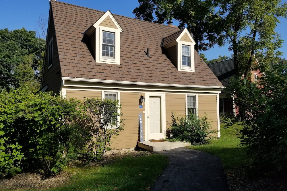 2 Bedroom, 2 bath Settlement Home in The Galena Territory.