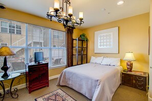 1 bedroom, desk, iron/ironing board, WiFi