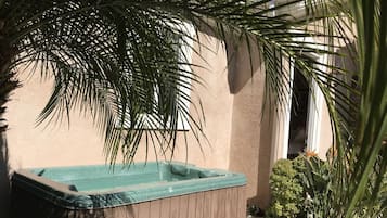 室外 SPA 浴池
